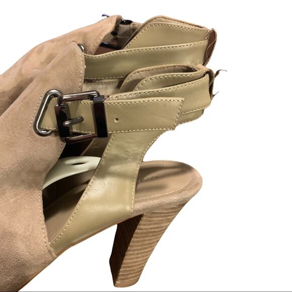 Marc Fisher Women's Tan Suede Buckle Heeled Open Toe Ankle Shootie Size 8.5M - Picture 6 of 9